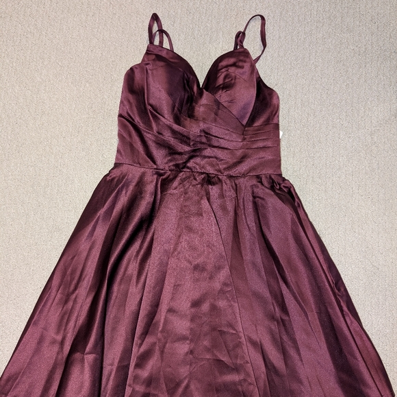 Wear Your Love Elegant Burgundy Satin Dress Spaghetti Straps NWT Women's Size 8 - Picture 2 of 3